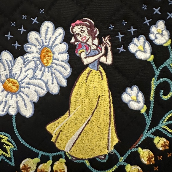 Vera Bradley Disney Snow White RFID Convertible Wristlet NWT - Picture 4 of 8